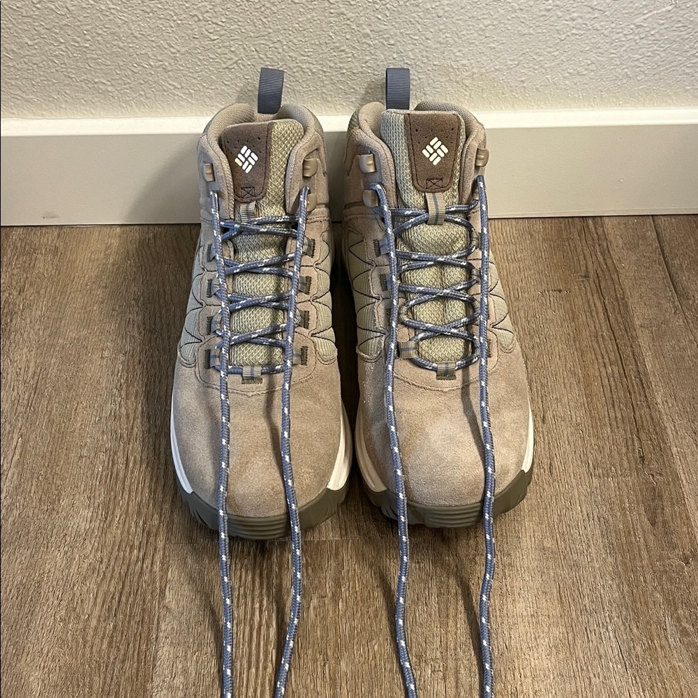 Columbia Transverse suede hiking boots-women’s size 9 1/2